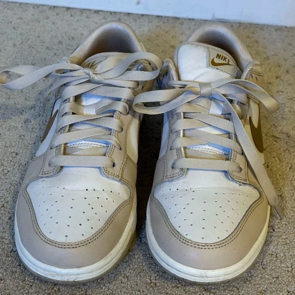 Women’s Nike Dunk Low Gold Swoosh Basketball Shoes Sneakers Size 8 - Picture 2 of 5
